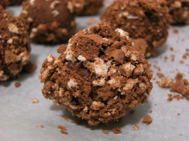 Easy Oreo Truffles. Photo by Lalaloula
