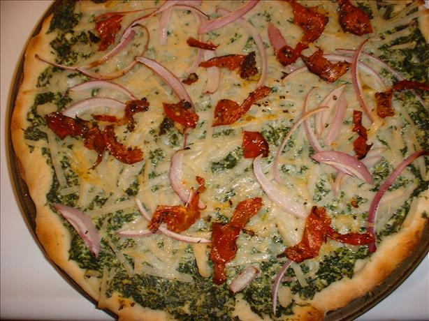 Spinach Alfredo Pizza - Vegan. Photo by turtledove