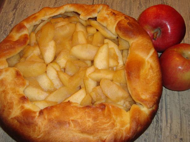 Rustic Apple Tart With Rich Cream Cheese Crust. Photo by lilsweetie