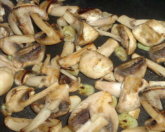 Champinones Al Ajillo  ( Garlic Mushrooms). Photo by Bergy