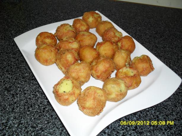 Batata Vada (Potato Balls in a Gram Flour Crust). Photo by niecyg