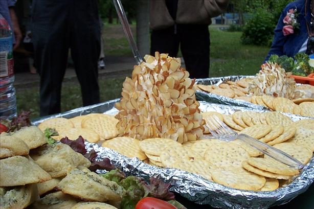 Pinecone Cheese Ball. Photo by dicentra
