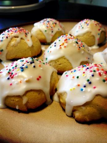 Anginetti (Italian Lemon Drop Cookies). Photo by Shelly.Tan