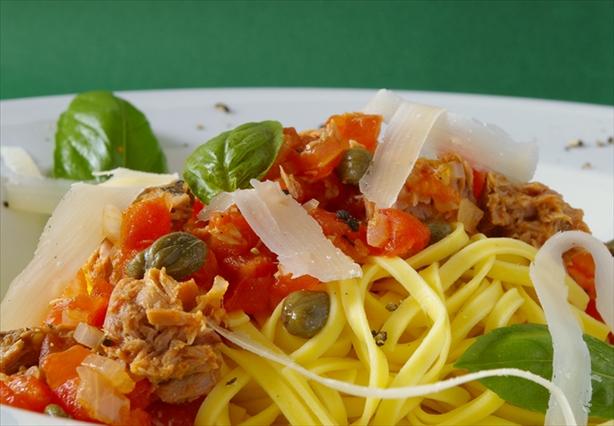 Spaghetti, Tuna and Capers. Photo by Thorsten