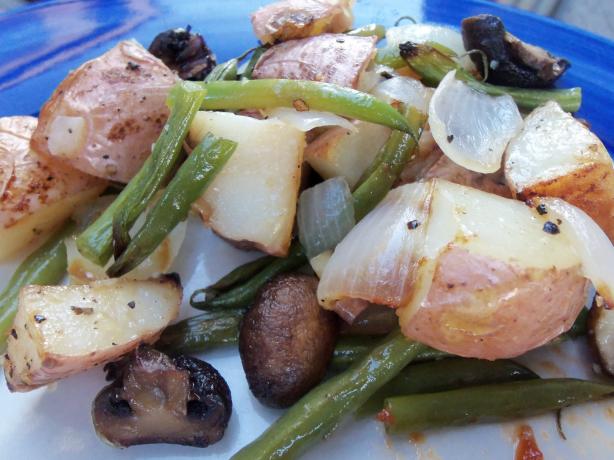 Roasted Potatoes and Green Beans. Photo by AZPARZYCH