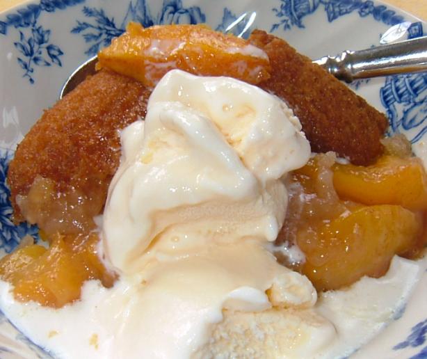 Kelly's Fresh Peach Cobbler. Photo by PanNan