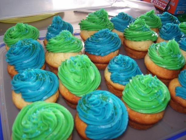 Yogurt Vanilla Cupcakes W/ Chocolate Frosting. Photo by mich76