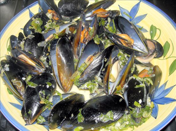 Steamed Mussels With Wine and Cream. Photo by Jewelies