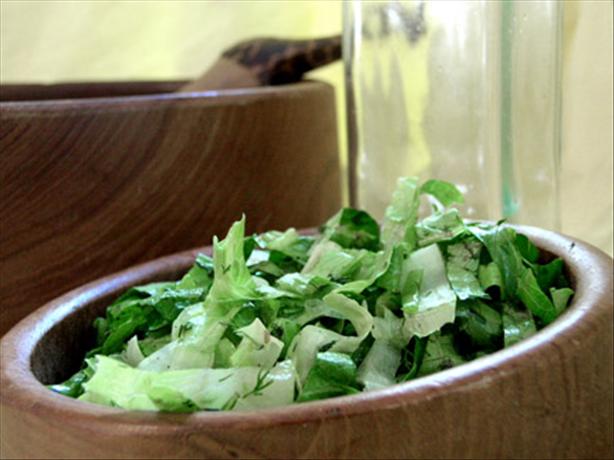 Salata Marouli (Romaine Lettuce Salad). Photo by justcallmetoni