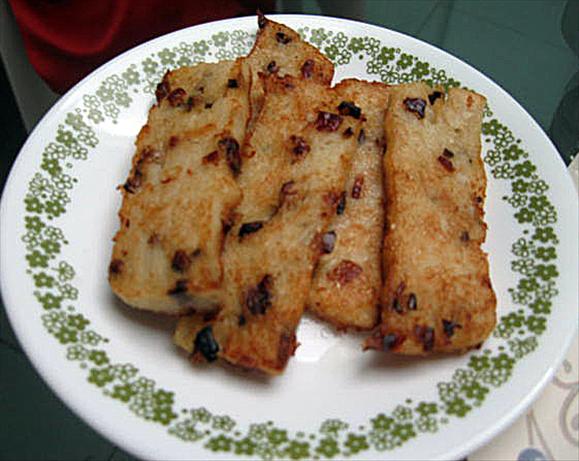 Lo-bak Go - Chinese Radish Cakes. Photo by Shasha