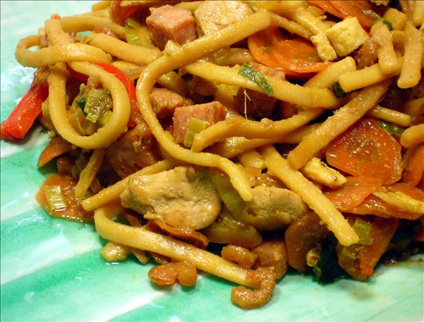 Bami Goreng ( Indonesian Stir Fried Noodles ). Photo by - Carla -