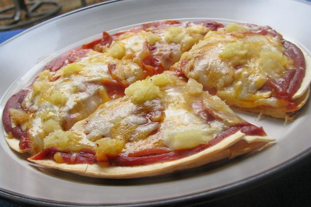 Quick Tortilla Pizza. Photo by lazyme