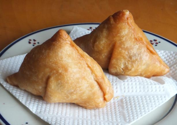 Potato and Coriander Samosas. Photo by mianbao