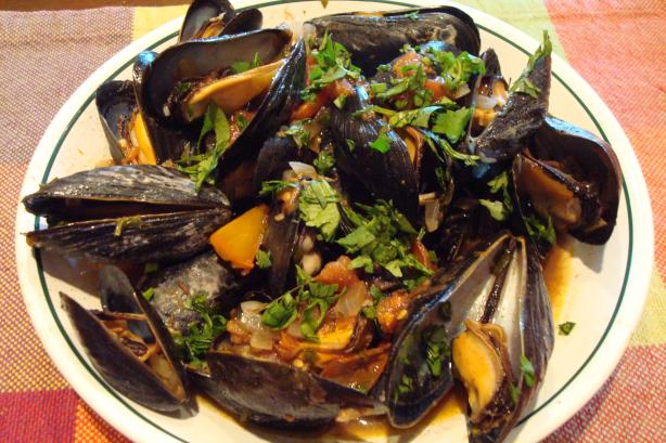 Mussels in Half Shells With Cilantro and Tomato. Photo by 2hot2handle