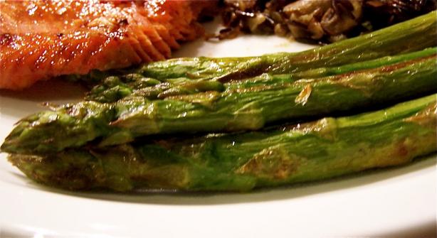 Oven Roasted Asparagus With Garlic. Photo by PaulaG