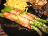 Bacon Wrapped Garlic Asparagus Bundles. Photo by cali_love