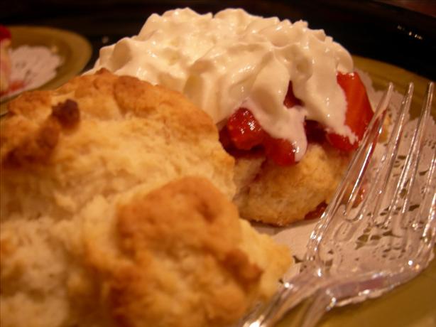 Easy Strawberry Shortcake. Photo by Divaconviva