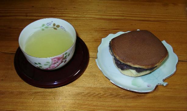 Dorayaki (Sweet Filled Pancakes). Photo by BirdyBaker