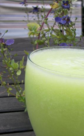 Cucumber Honeydew Smoothies. Photo by Baby Kato