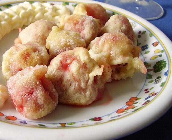 Fried Strawberries With Honey Cream. Photo by Thorsten