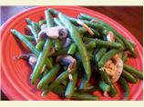 Saut&eacute;ed Green Beans With Mushrooms and Onion