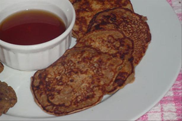 Low Fat Whole Wheat Banana Pancakes. Photo by justcallmetoni