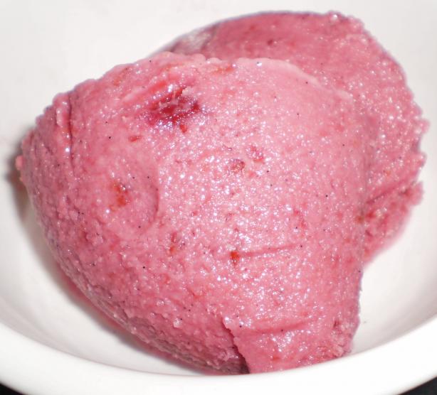 Plum Ice Cream. Photo by Tisme