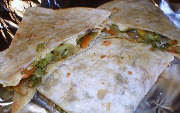 Ww 6 Points - Applebee's Low Fat Veggie Quesadilla. Photo by katia