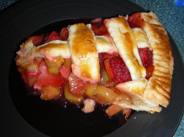 Strawberry Rhubarb Pie. Photo by Firefly87