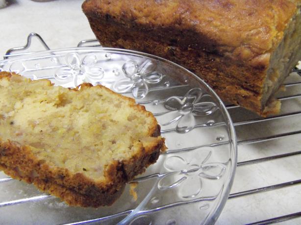 Banana Macadamia Nut Bread. Photo by alligirl