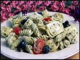 Cheese Tortellini Pesto Pasta Salad. Photo by kzbhansen