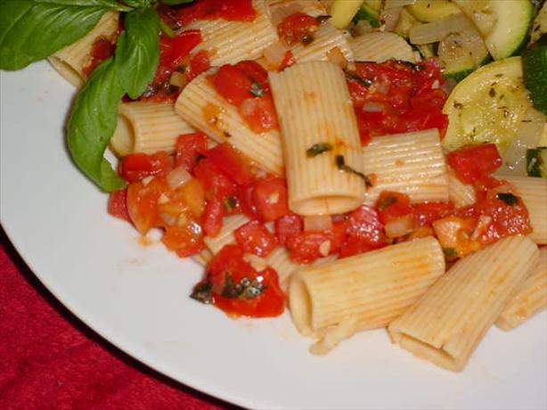 Spaghetti With Fresh Tomatoes and Basil. Photo by justcallmetoni