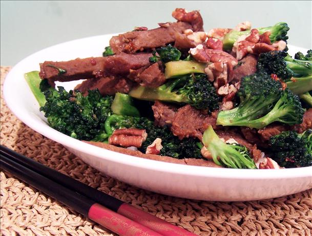 Stir-Fried Beef, Broccoli and Pecans in Garlic Sauce. Photo by PaulaG