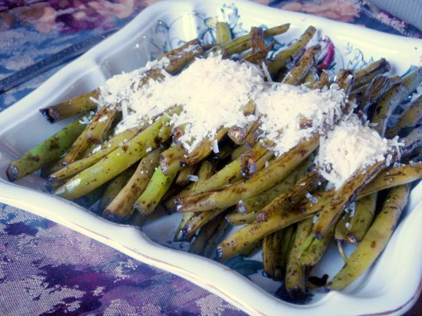 Balsamic-Parmesan Green Beans. Photo by Lori Mama