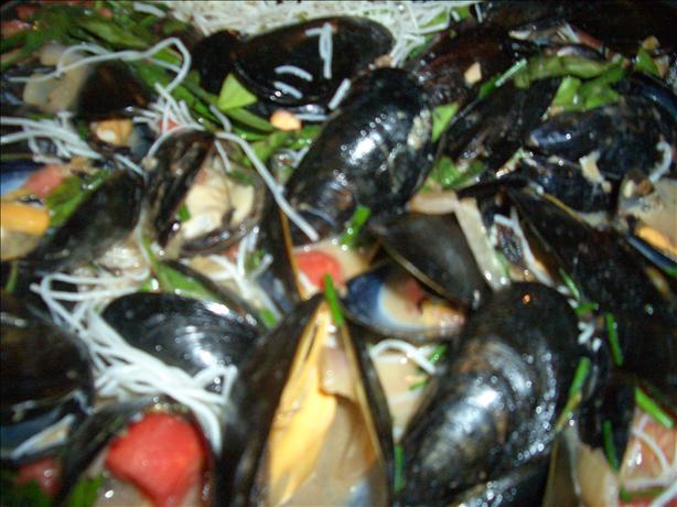Spicy Black Bean Mussels. Photo by chia
