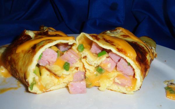 Ham and Cheese Omelet Roll. Photo by Bergy