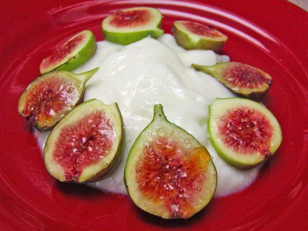 Broiled Figs and Yogurt. Photo by Rita~