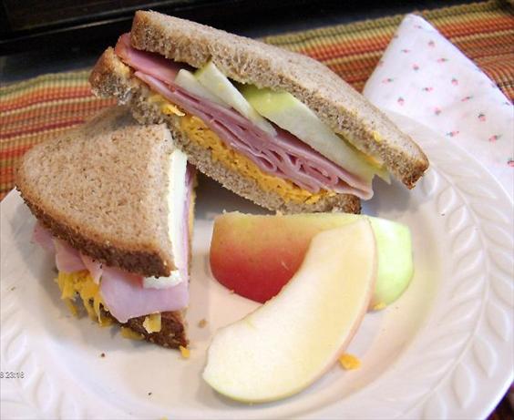 Cheddar  -  Apple & Ham Sandwich. Photo by Derf