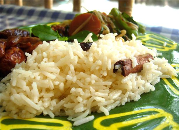 Saffron Rice With Cashews and Raisins. Photo by tunasushi