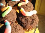 Easy Halloween Worm Cupcakes