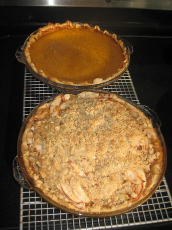 Golden Delicious Apple Pie With Oatmeal Crumb Topping. Photo by Heather Lazar
