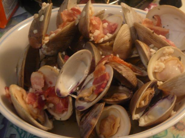 Clams in Garlic & White Wine. Photo by BLUE ROSE