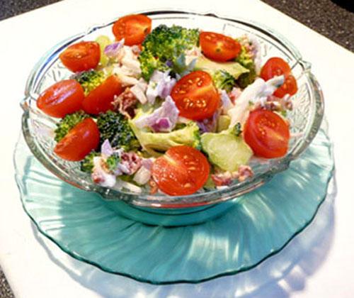 Best Raw-Broccoli Salad. Photo by Mikekey