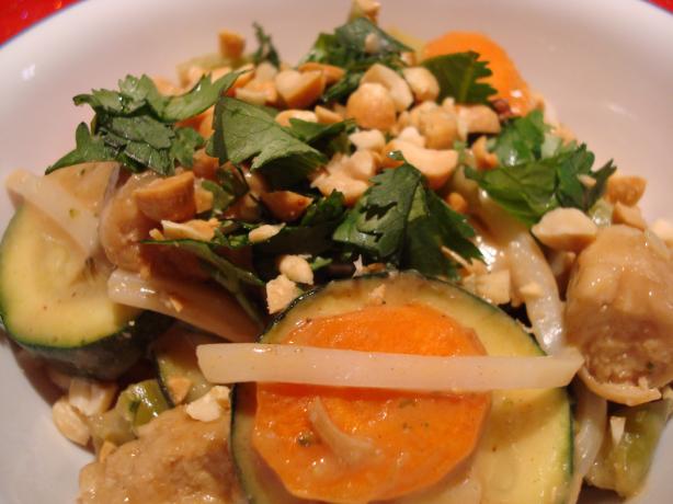Thai Pasta With Chicken. Photo by Starrynews