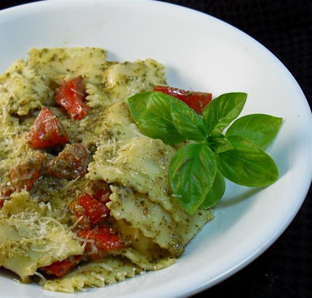 Ravioli Con Pesto. Photo by PaulaG
