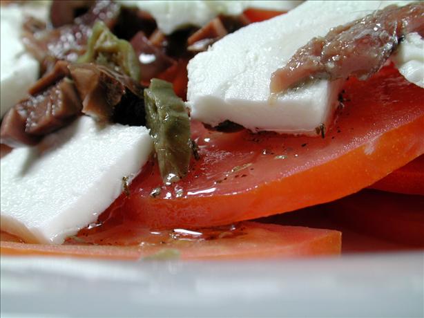 Domatosal&aacute;ta Chori&aacute;tiki (Greek Tomato Salad). Photo by Chef floWer