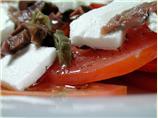 Domatosal&aacute;ta Chori&aacute;tiki (Greek Tomato Salad)