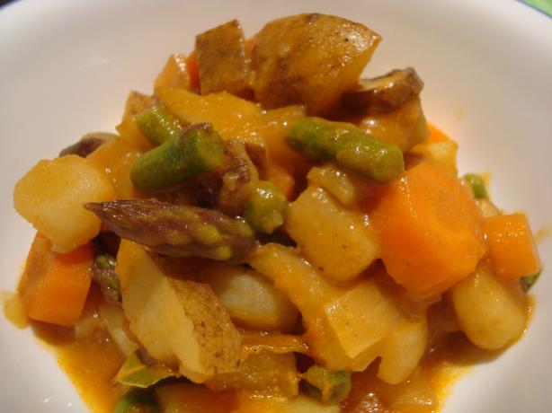 Yellow Curry Chicken (Thai Soup). Photo by Starrynews