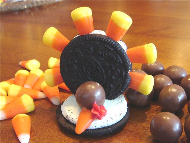 Oreo Turkeys (Thanksgiving Snack). Photo by Hadice