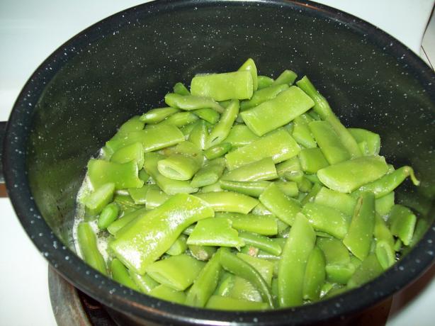 Green beans with garlic butter. Photo by DarksLight